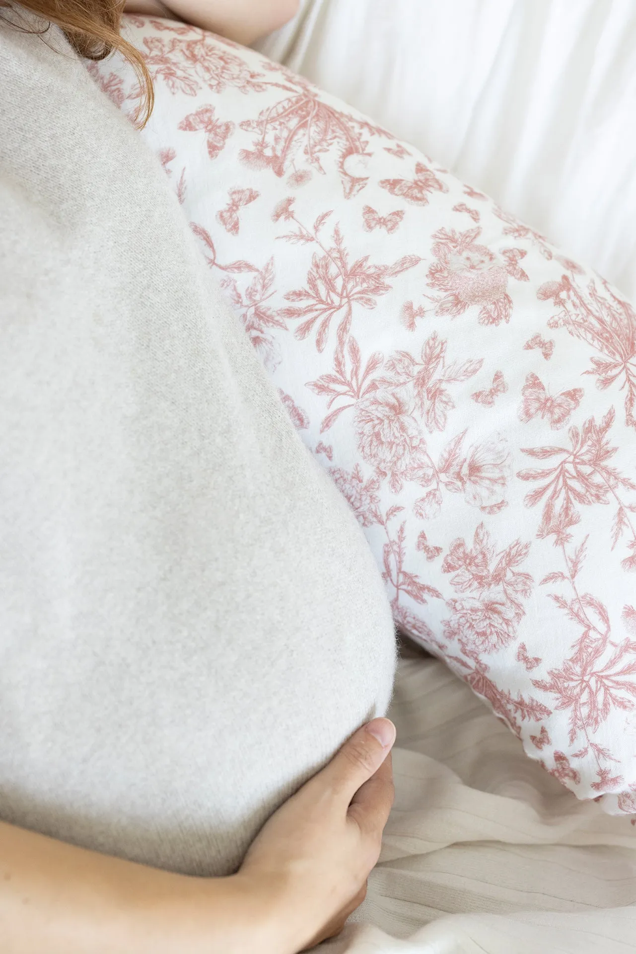 Maternity cushion      Print inspiration Toile de Jouy     