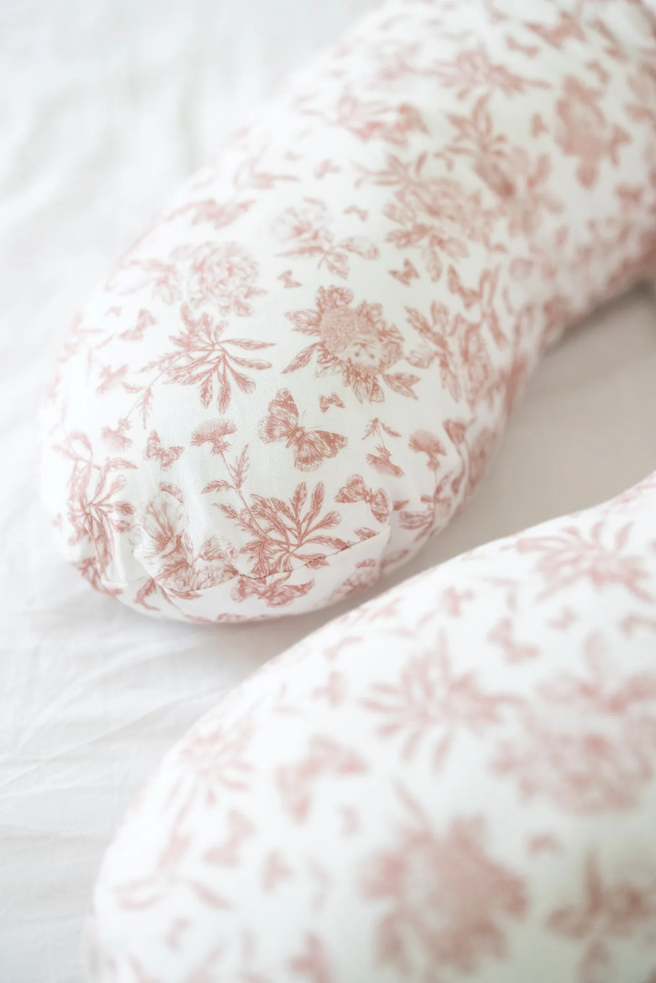 Maternity cushion      Print inspiration Toile de Jouy     