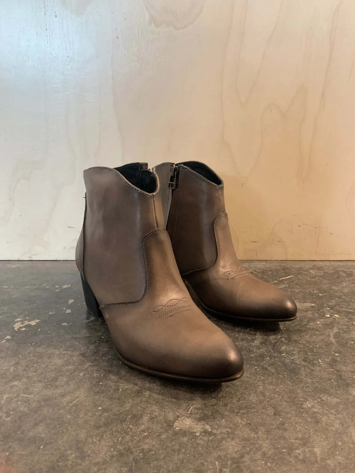 Western Jill Ankle Boot - Brown/Grey