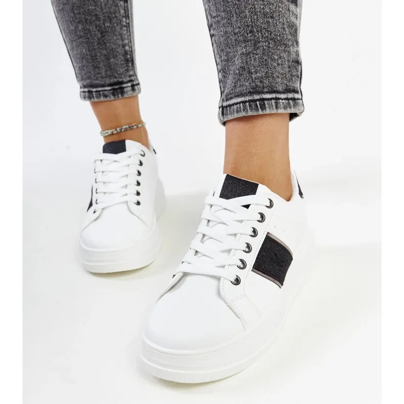 White and black sneakers with a thick Finestra sole